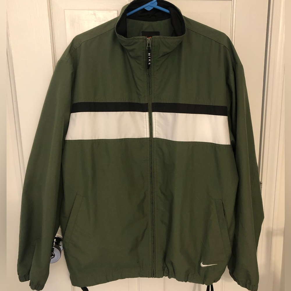 Mens Large Nike full zip wind resistant jacket.